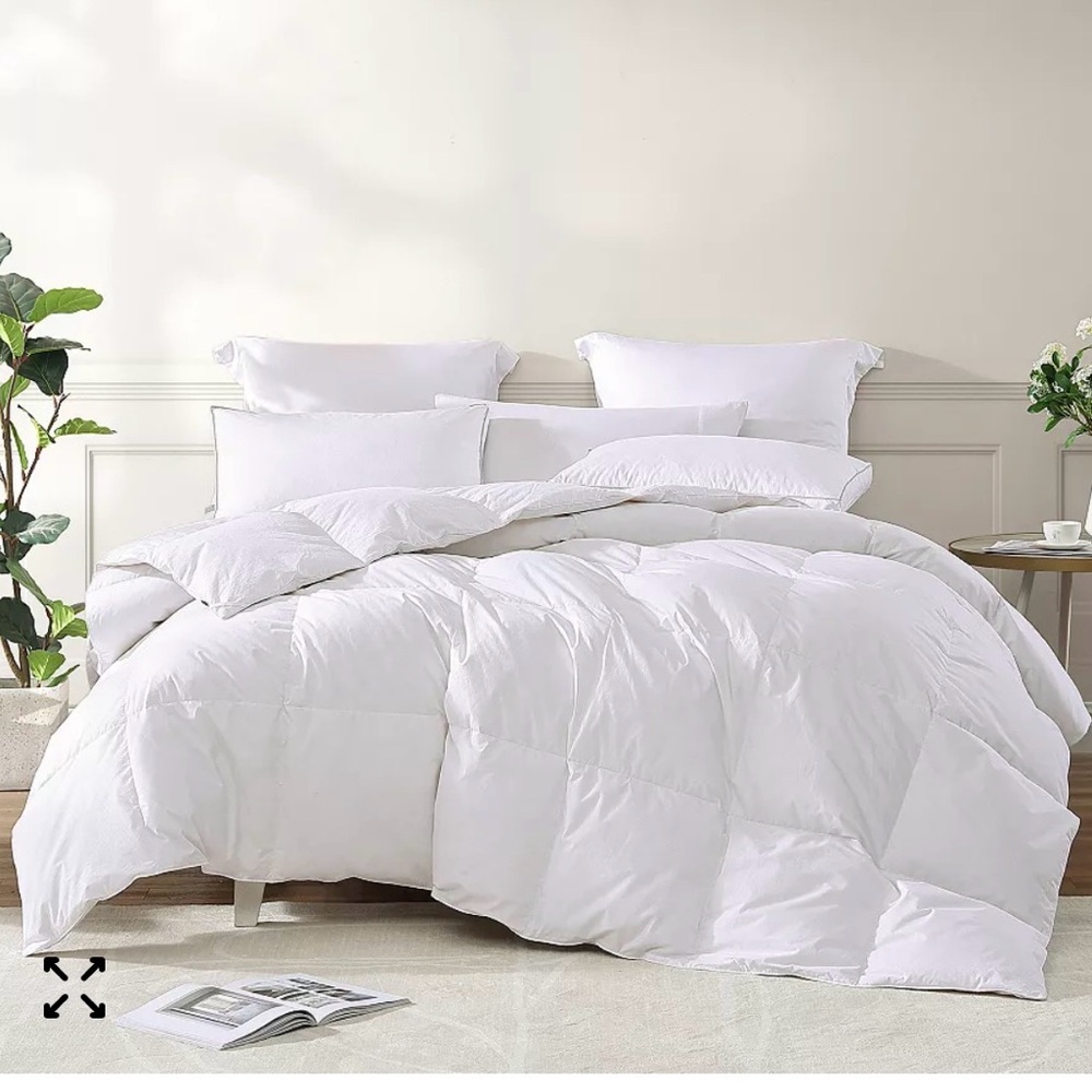 Royal Luxe White Goose Feather and Down Fiber Comforter